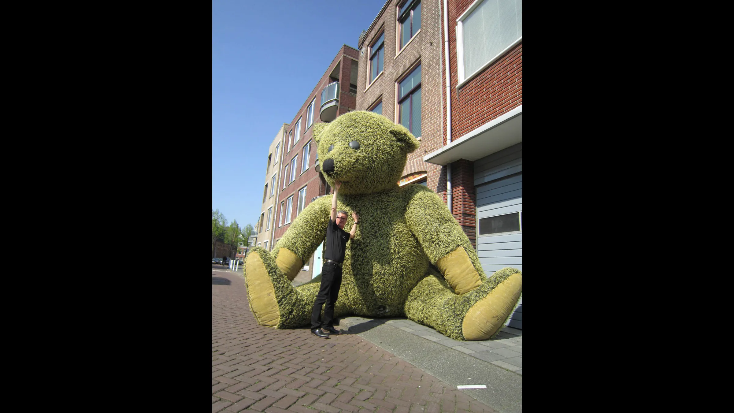 Voorstelling Jong & onschuldig, NNT 2005